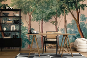 Grün-beiges Waldmotiv an der Wand hinter einem Holzschreibtisch
